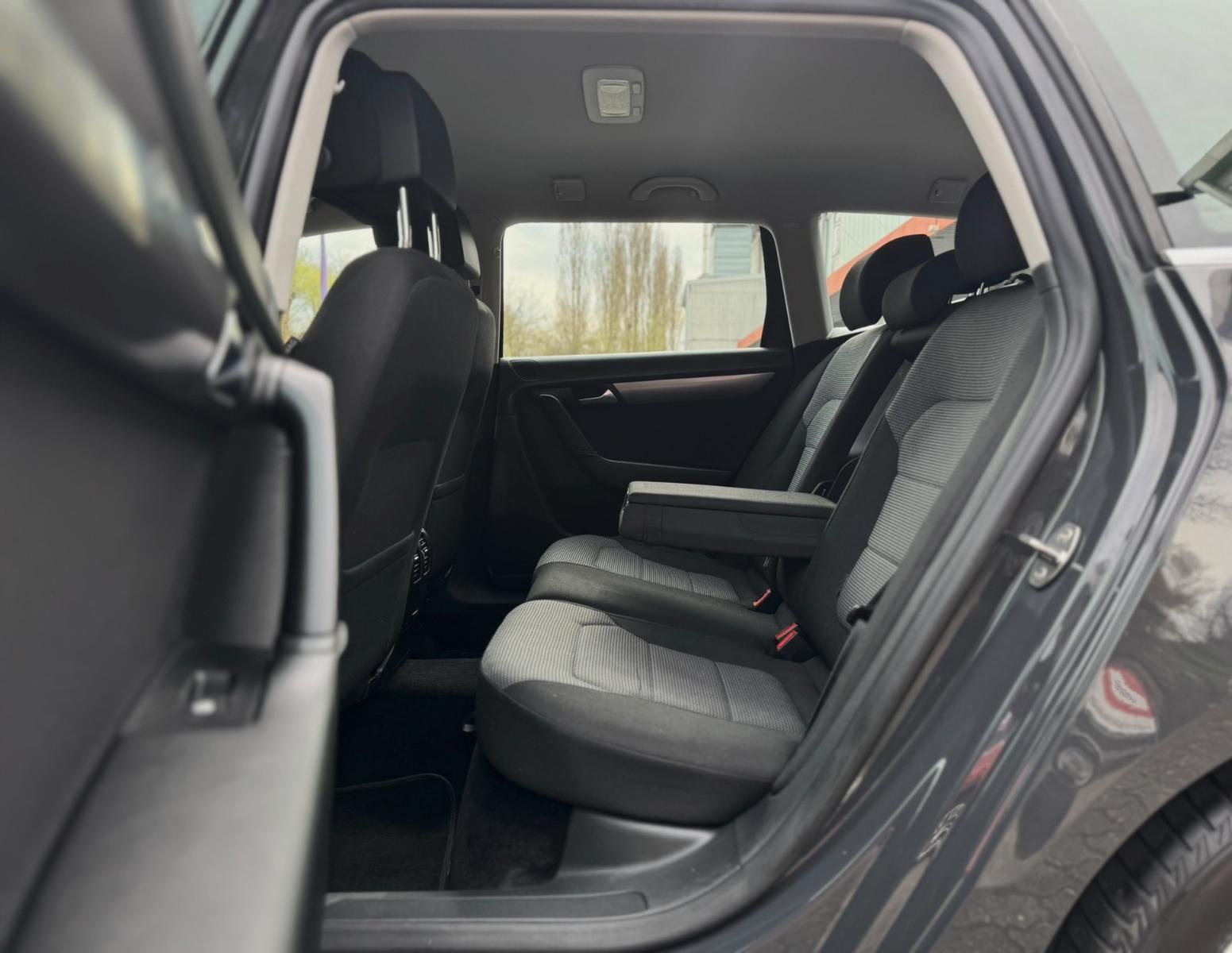 Volkswagen Passat 2012 — photo 12