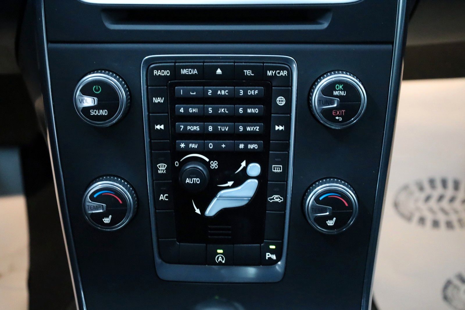 Fahrzeugabbildung Volvo V60 Kombi Business Edition Xenon,Navi,Harman/K,