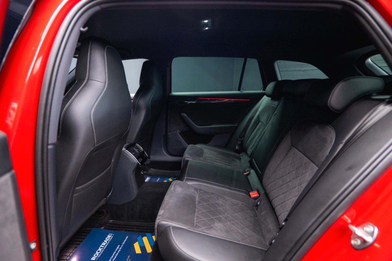 Fahrzeugabbildung SKODA Superb 1.8 TSI Combi Sportline | DAB | Alcantara