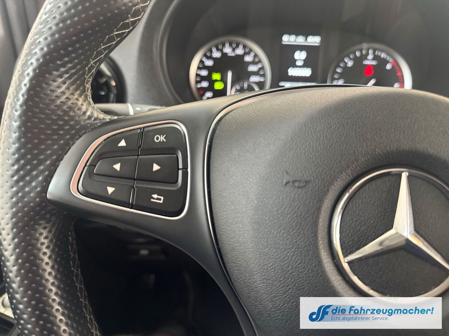 Fahrzeugabbildung Mercedes-Benz Vito Tourer 119 CDI 4x4 lang Navi LED Blendfrei