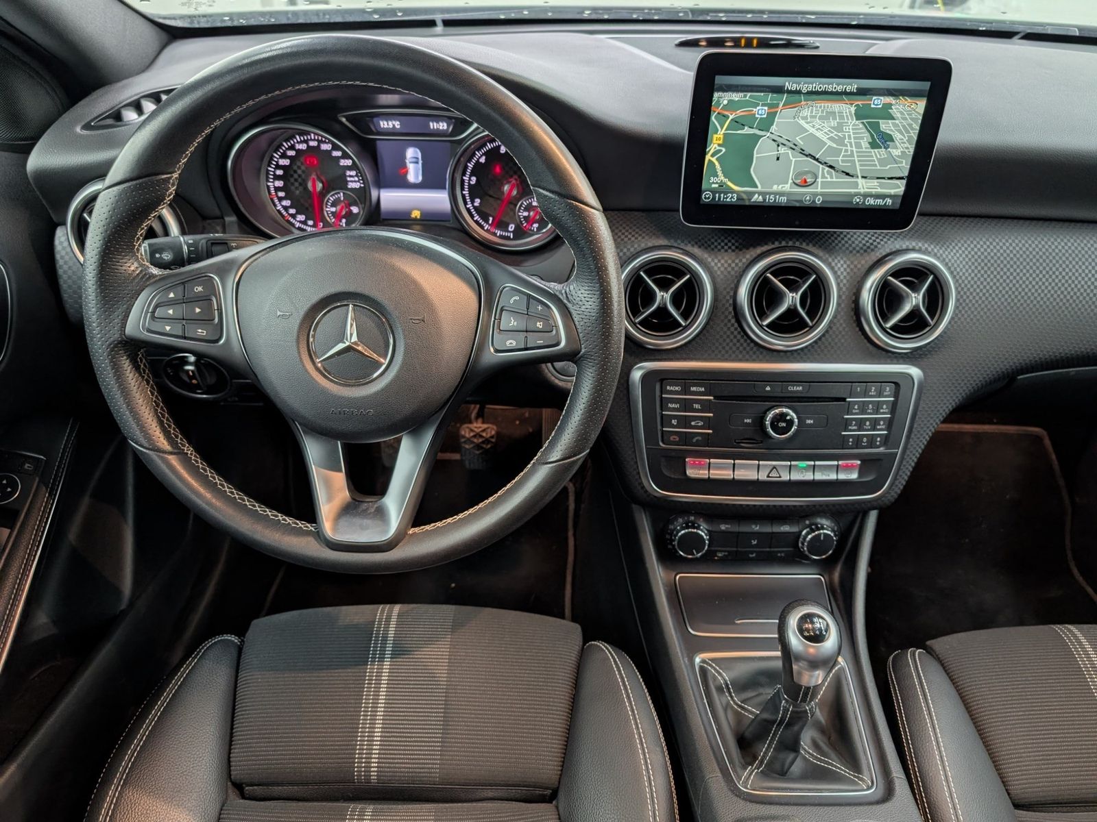 MERCEDES-BENZ A 180 1.6 Urban Navi LED Klima SHZ – Bild 15
