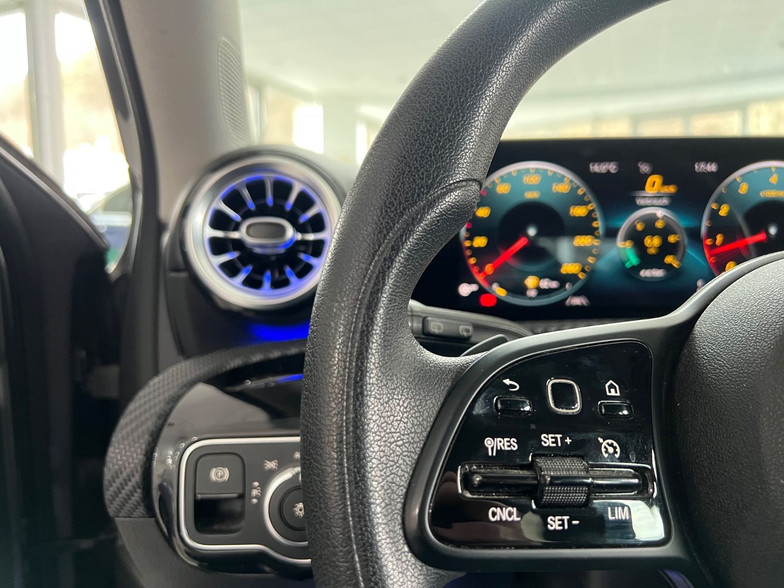 Fahrzeugabbildung Mercedes-Benz A 250 *AMBIENTE-BELEUCHTUNG*MEMORY-SITZE*