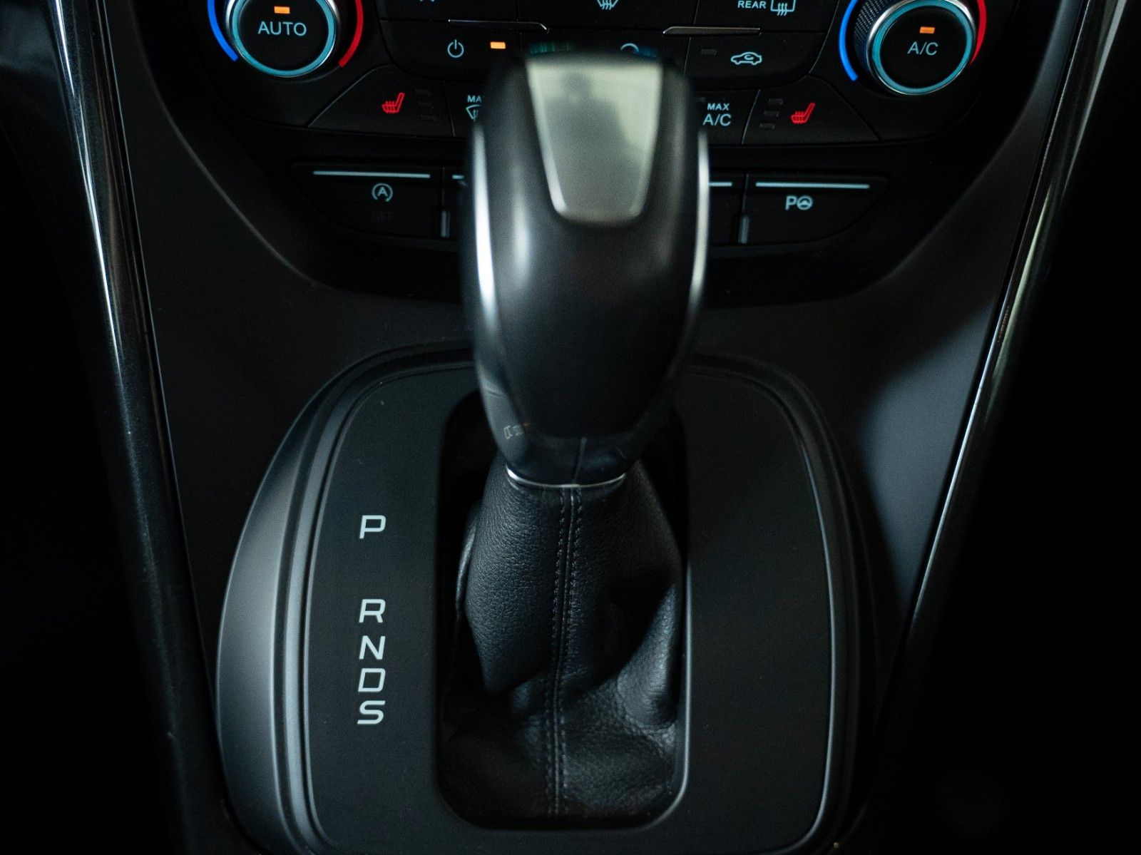 Fahrzeugabbildung Ford Kuga Titanium AUTOM./ALLRAD/NEUER MOTOR MIT 0 KM