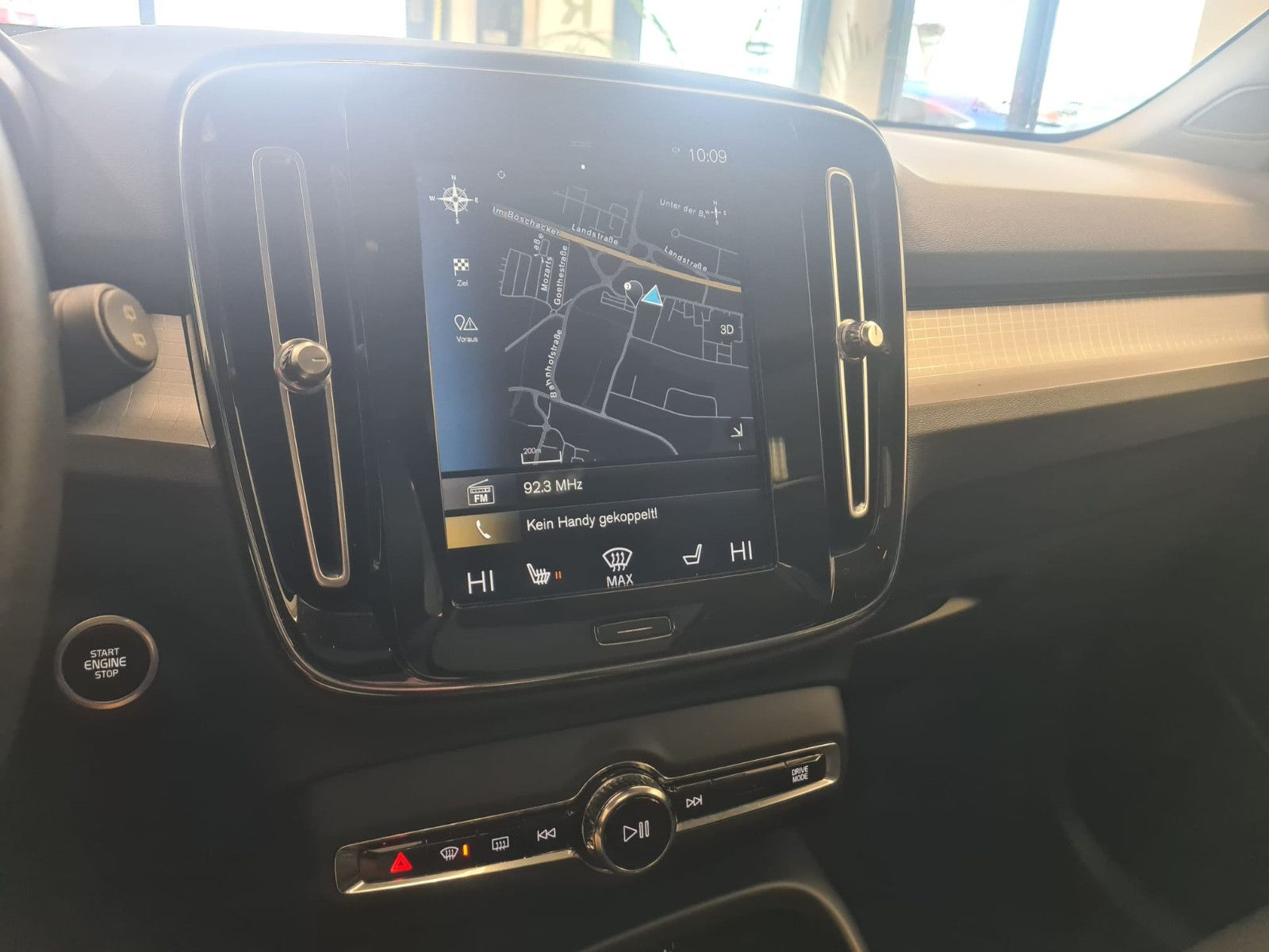 Fahrzeugabbildung Volvo XC40 Momentum AWD/LED/KLIMA/GARANTIE