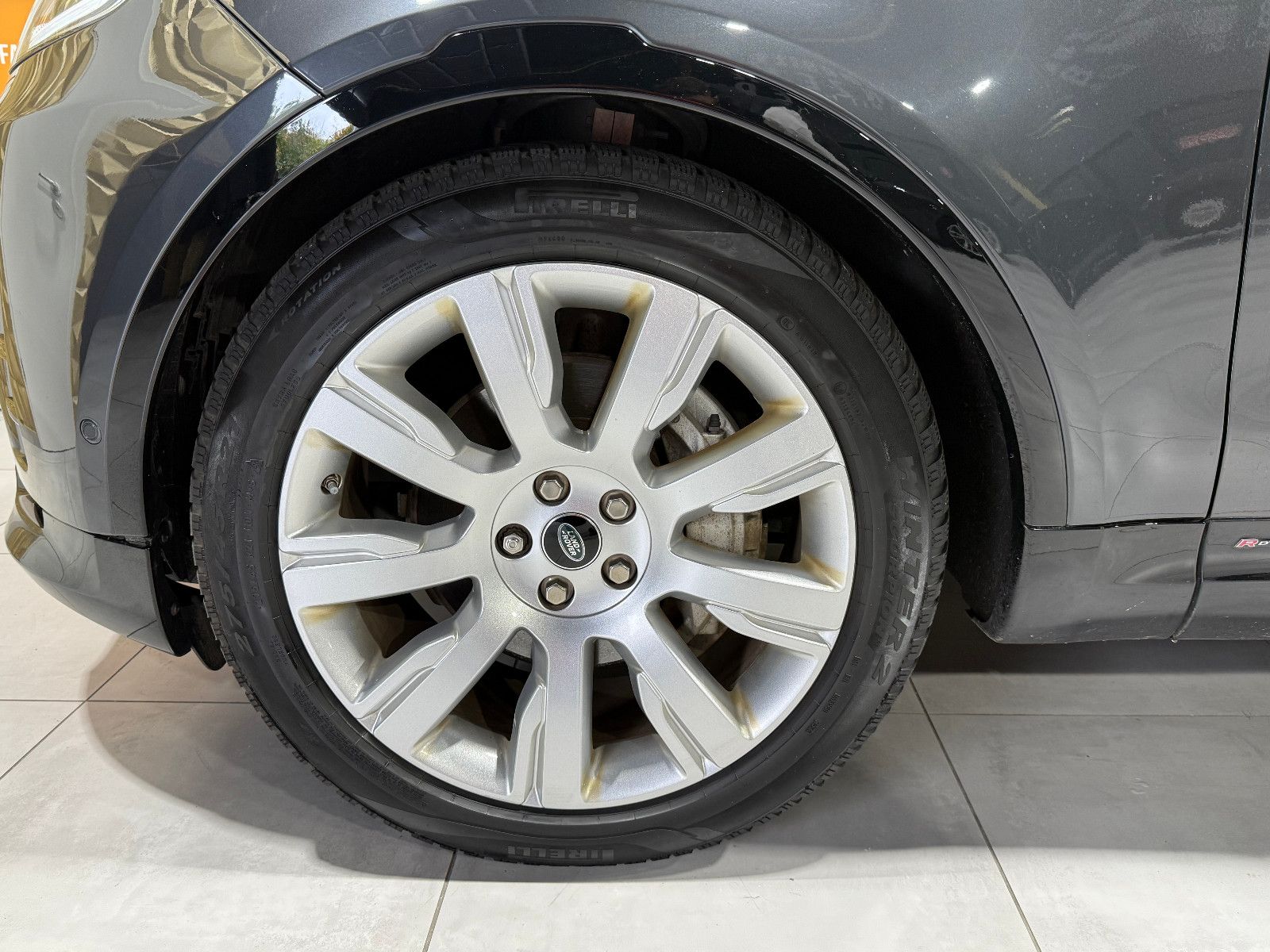 Fahrzeugabbildung Land Rover 5 R-Dynamic HSE D300/7-SITZER/PANO/3D-KAM/VOLL