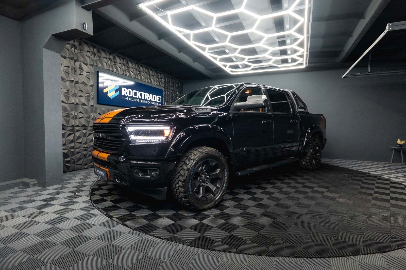 Fahrzeugabbildung Dodge RAM 5.7 V8 HEMI 4x4 OFFROAD Night-Paket *LED*19%