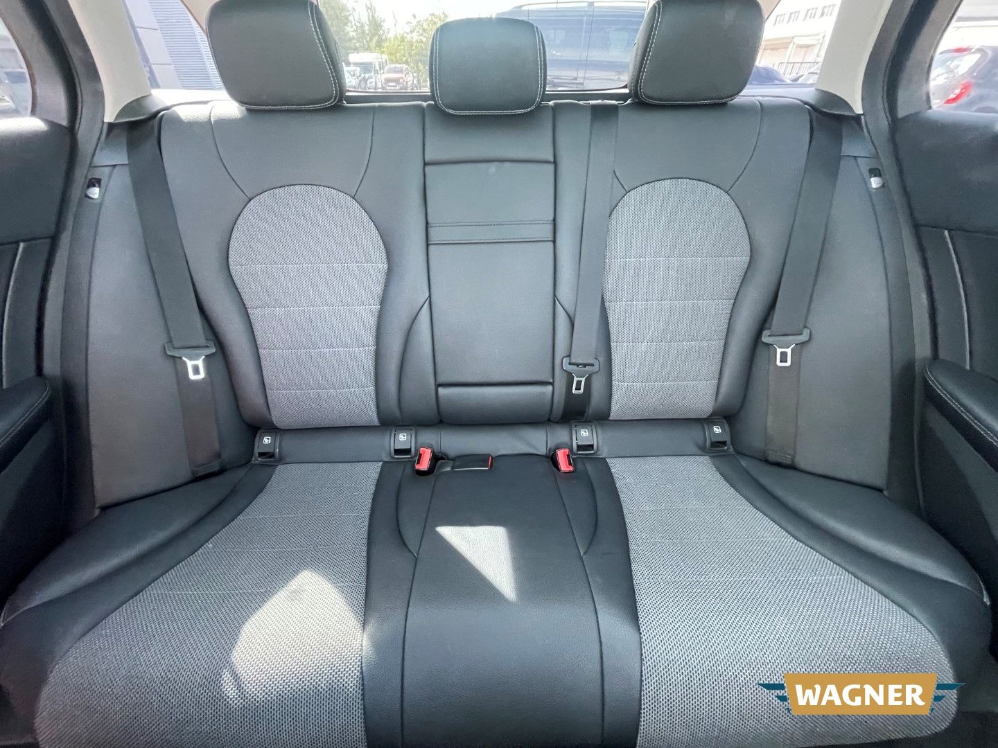 Fahrzeugabbildung Mercedes-Benz C 180 T CGI AVANTGARDE Lagerschaden