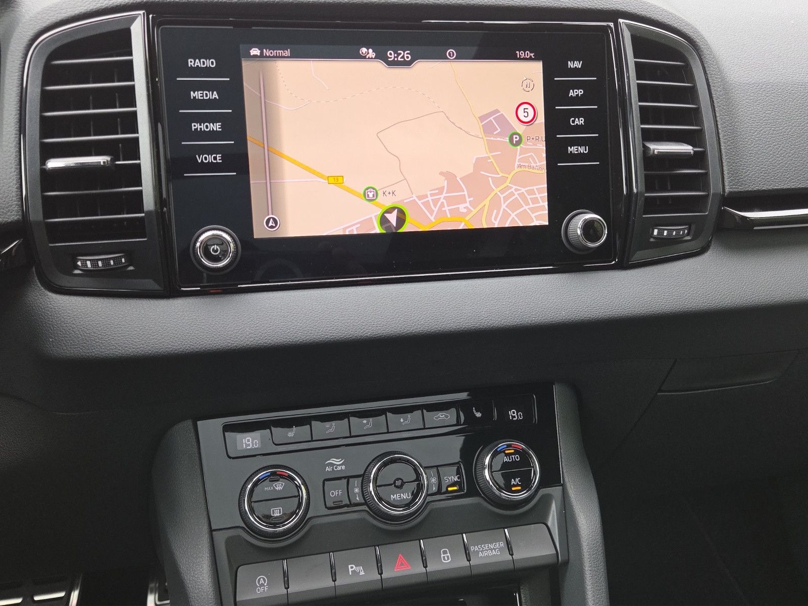 Karoq Sportline 1.5 TSI ACT DSG Pano RFK AHK