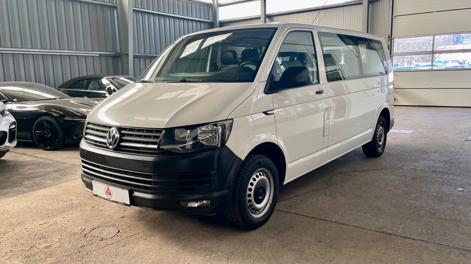 Volkswagen T6 Kombi 2,0 TDI Lang/9 Sitzer/1.Hand/Anhängerk. imagem 3
