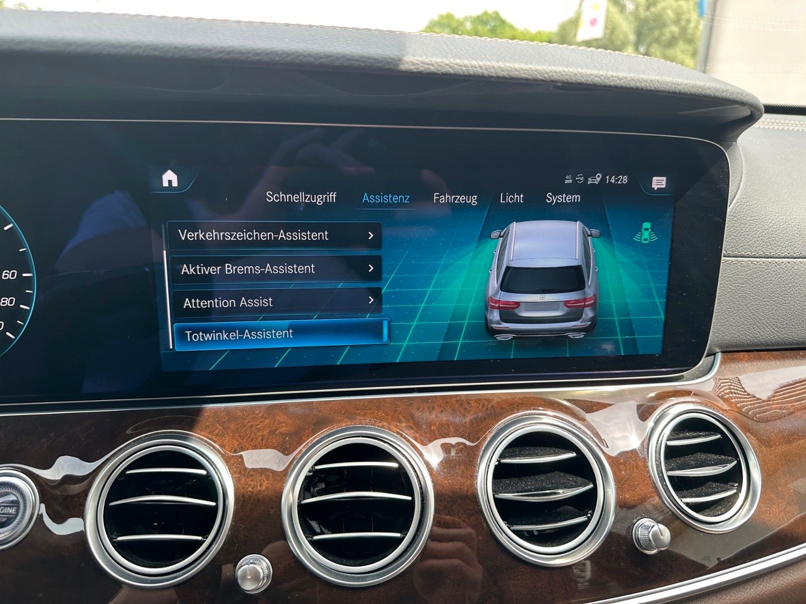 Mercedes-Benz E 300 e T 9G-TRONIC Exclusive – Bild 14