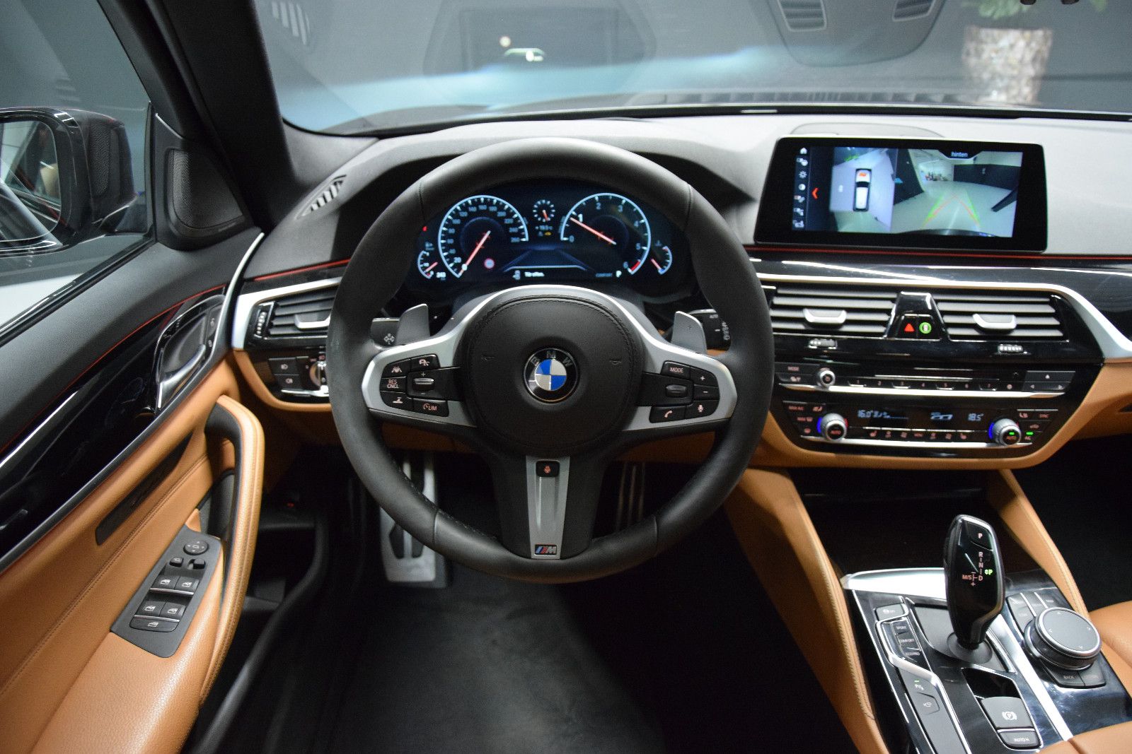 Fahrzeugabbildung BMW 520 d xDrive M Sport Leder Panorama H&K 360°