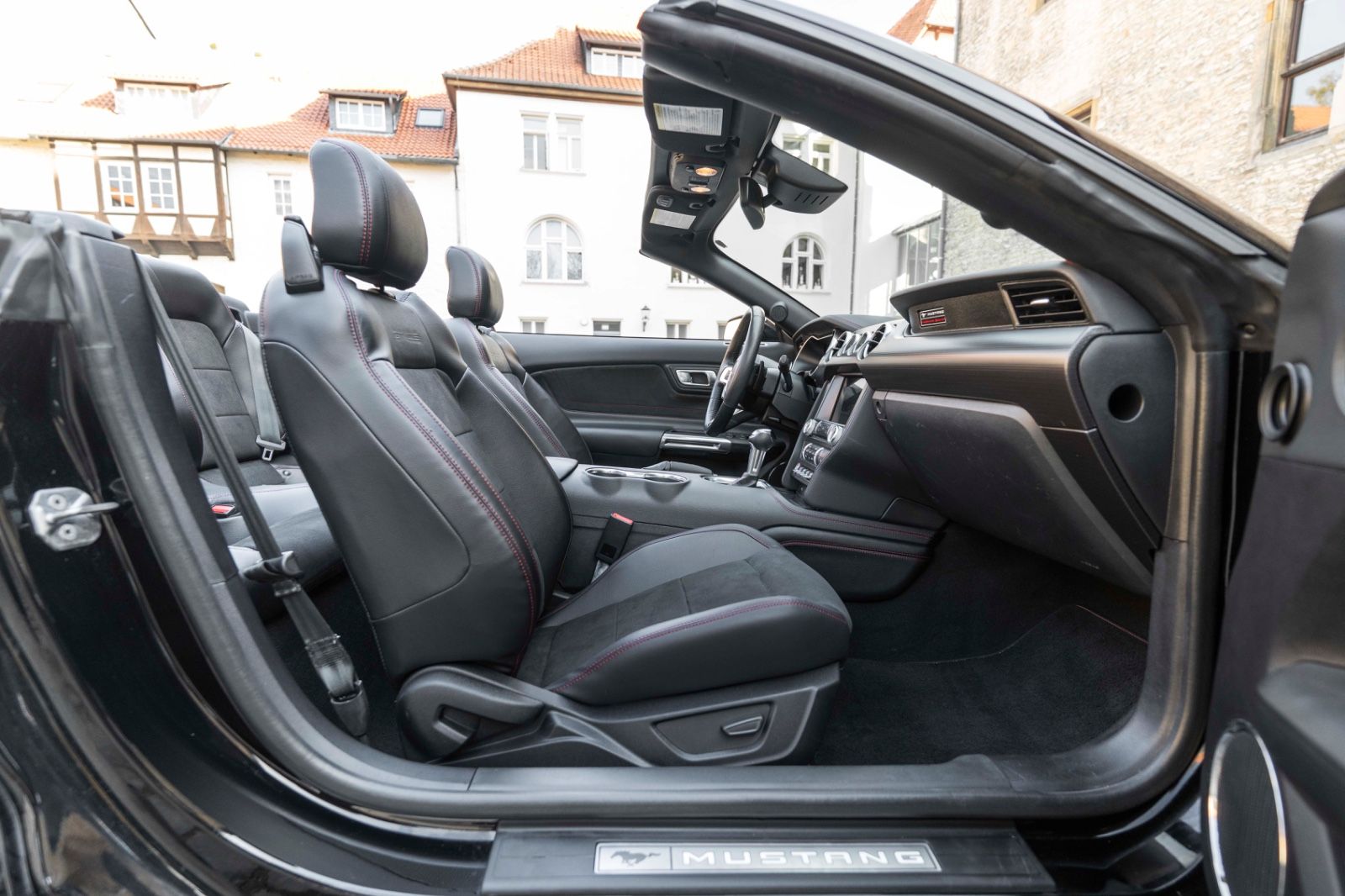 Fahrzeugabbildung Ford Mustang GT 5.0L CS Cabrio B&O KAM LED TOTW ACC