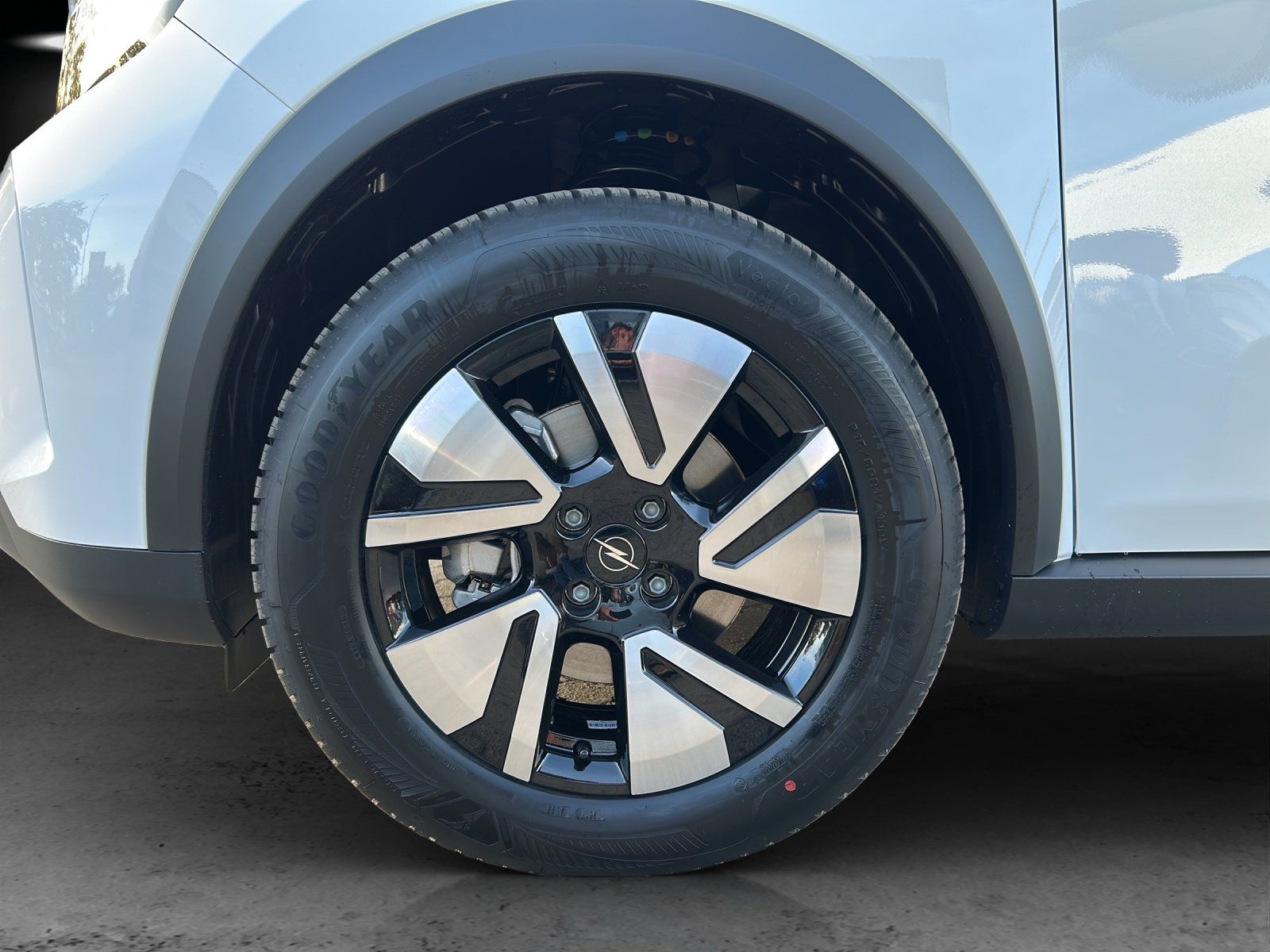 Fahrzeugabbildung Opel Frontera Edition Automatik ALLWETTER/PDC/TECH-PA