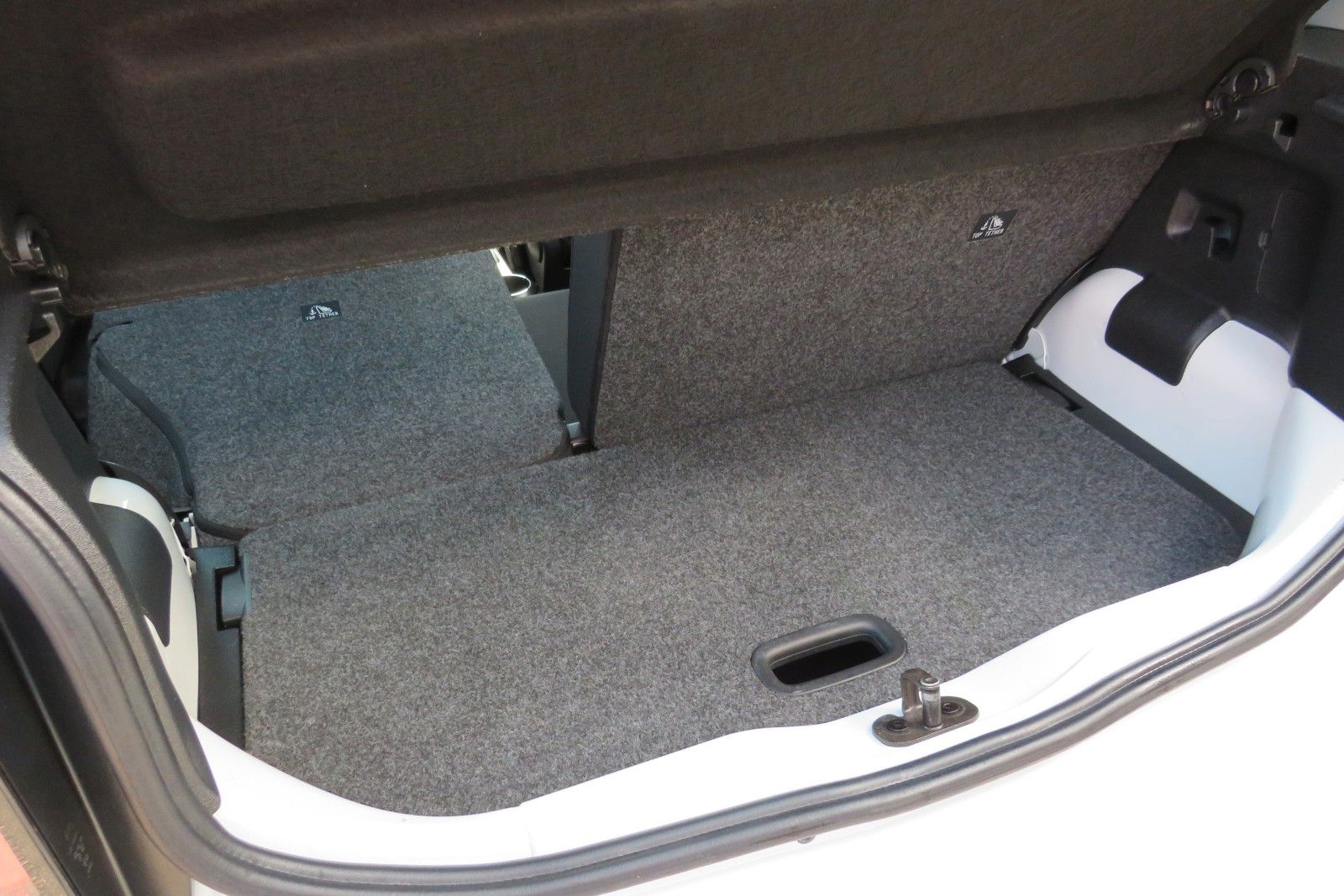 Fahrzeugabbildung Volkswagen up! 4 TÜREN KLIMA TELVOR DAB KAMERA PDC GRA 1.H