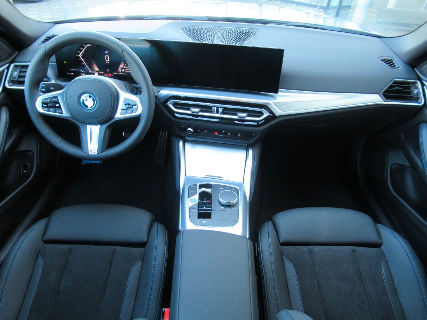Fahrzeugabbildung BMW i4 eDrive35 M-Sportpaket DrivAssi/HiFi/RFK/LED