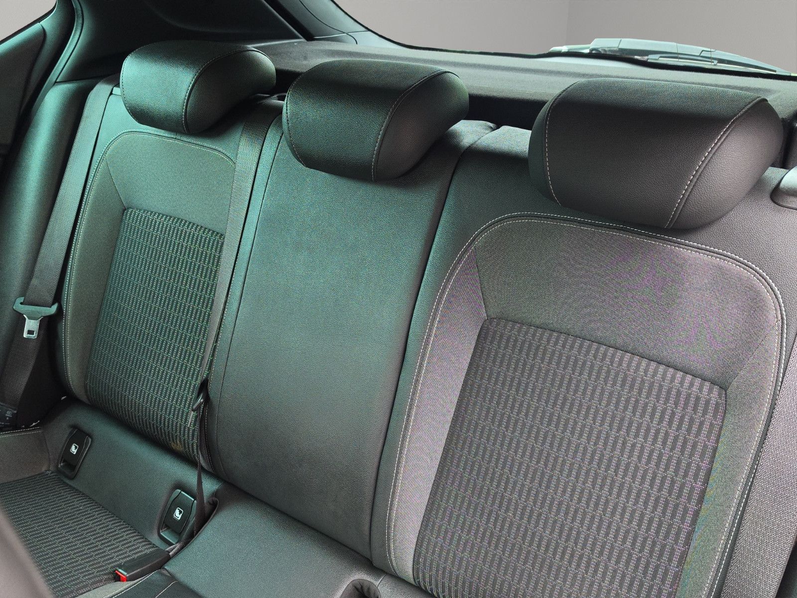 Fahrzeugabbildung Opel Astra K Lim. 5-trg. Elegance Start/Stop