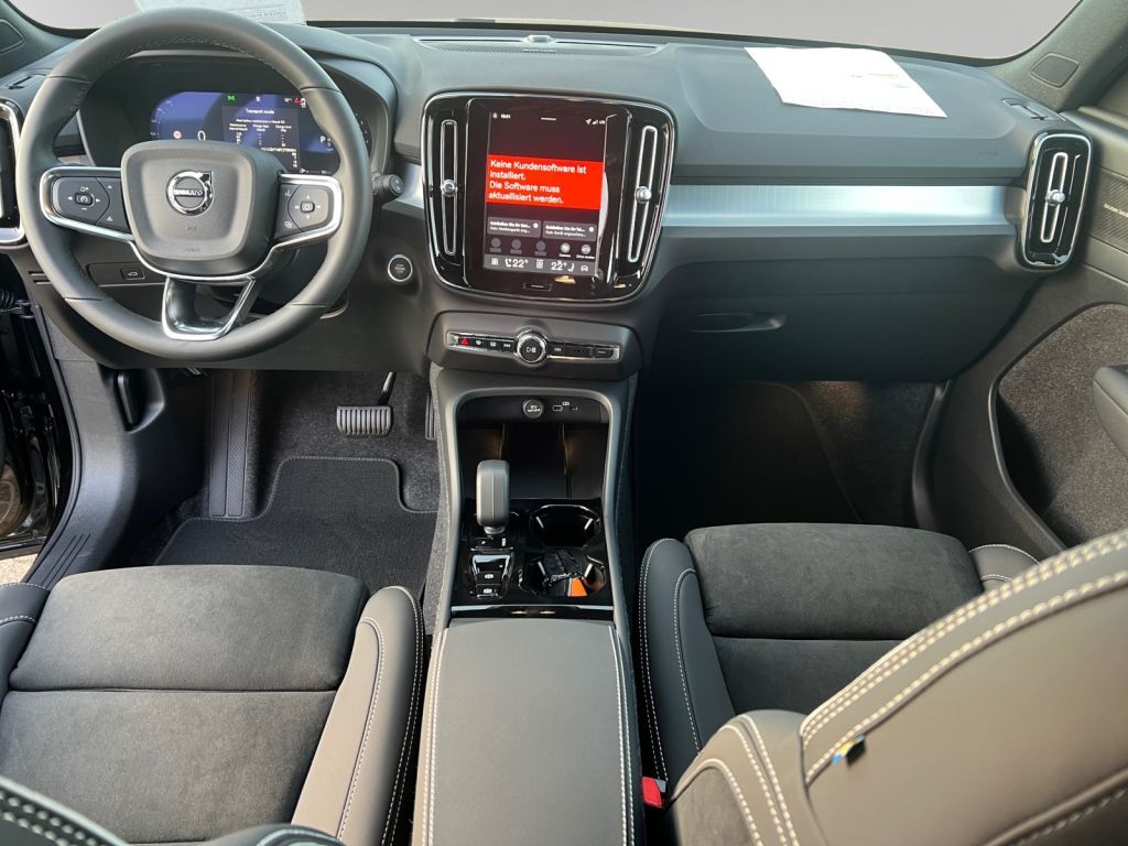 VOLVO XC40 B3 B DKG Ultra Black Edition,Licht-P,FHZ VOLVO XC40 B3 B DKG Ultra Black Edition,Licht-P,FHZ