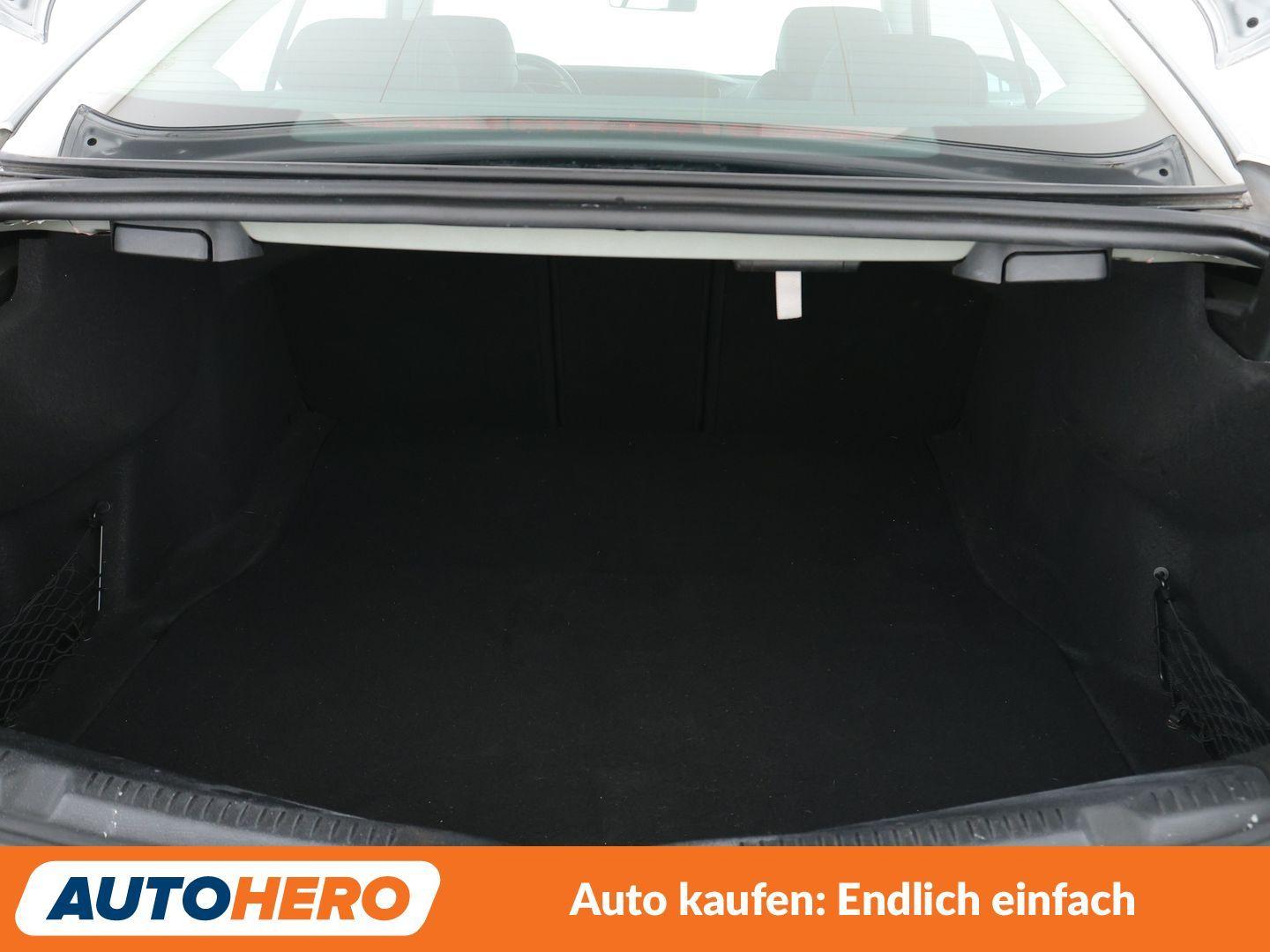 Mercedes-Benz E 300 Avantgarde Aut.*NAVI*PDC*TEMPO*SHZ*