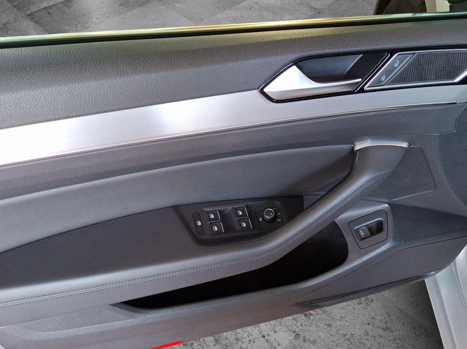 Fahrzeugabbildung Volkswagen Passat Variant TDI Highline LED Navi ACC PDC SH