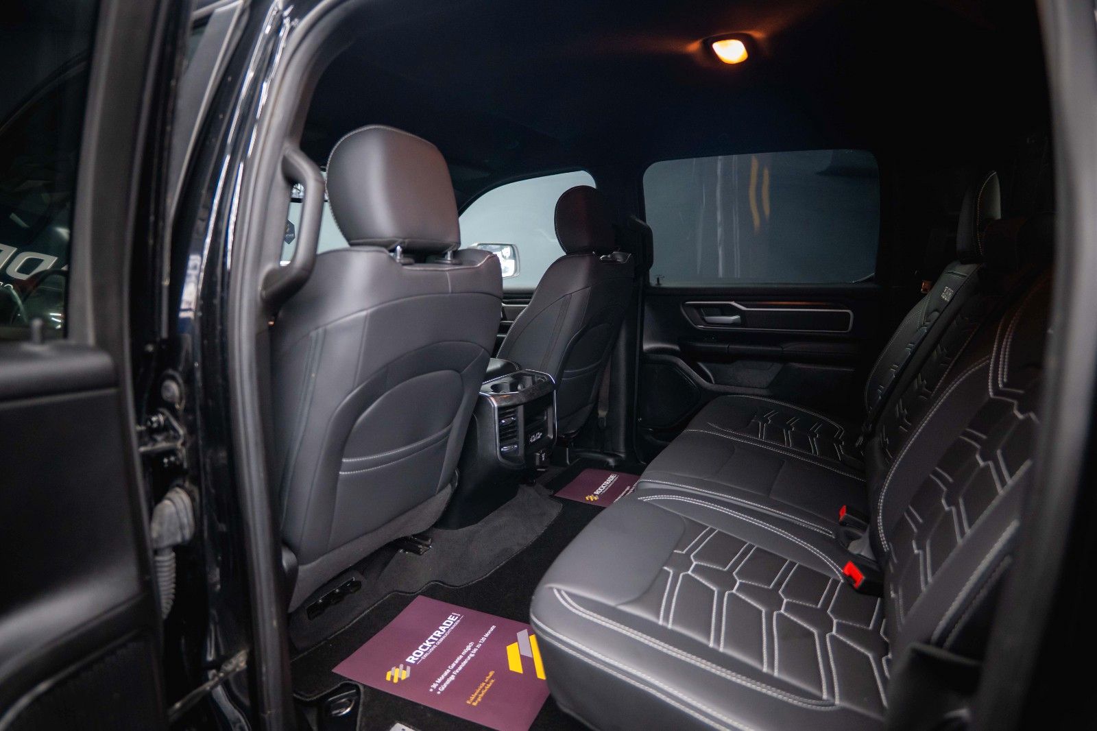 Fahrzeugabbildung Dodge RAM 5.7 V8 HEMI 4x4 OFFROAD Night-Paket *LED*