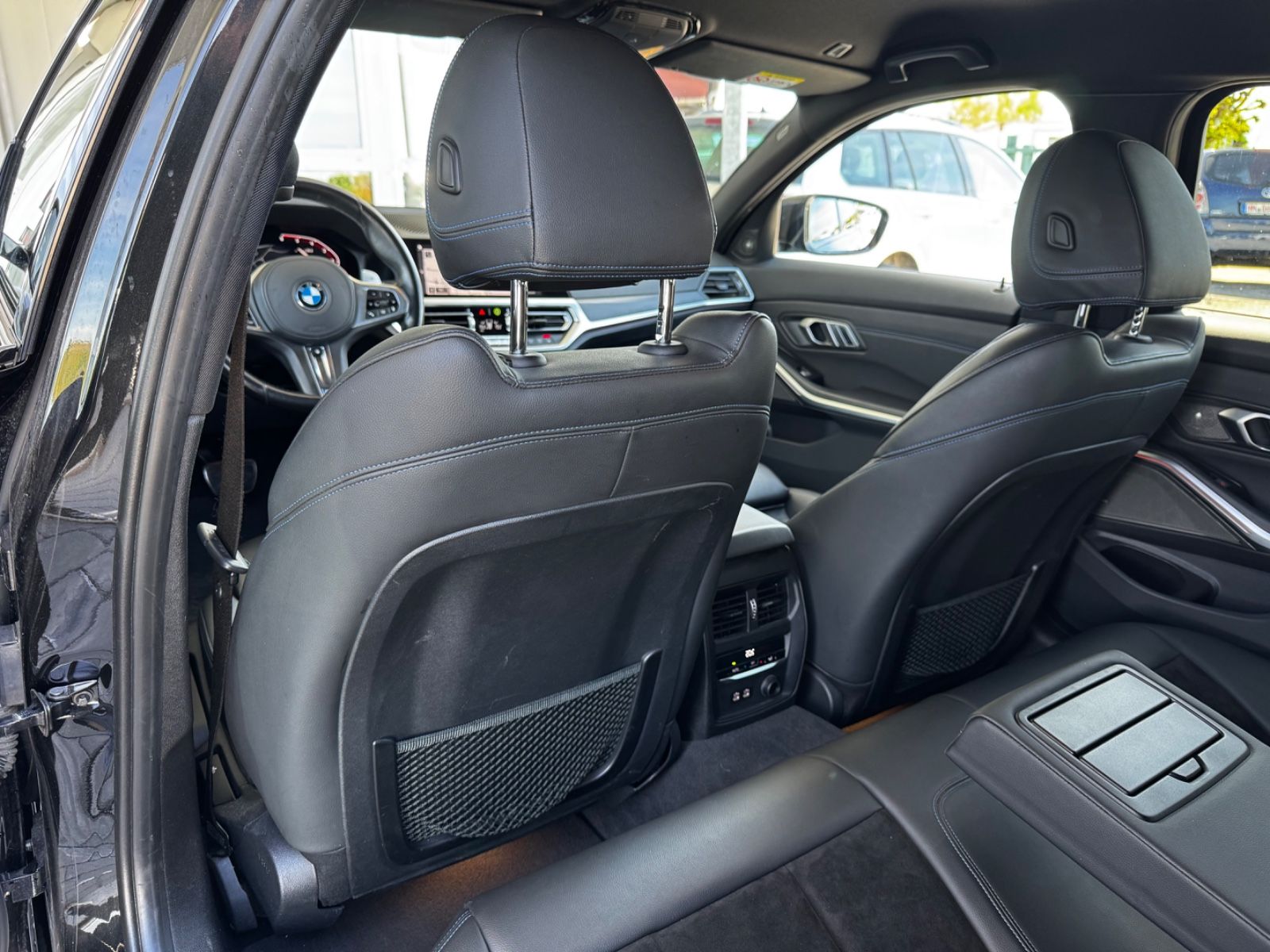 BMW 320d xDrive M-Sportpaket LED Navi Leder foto 11