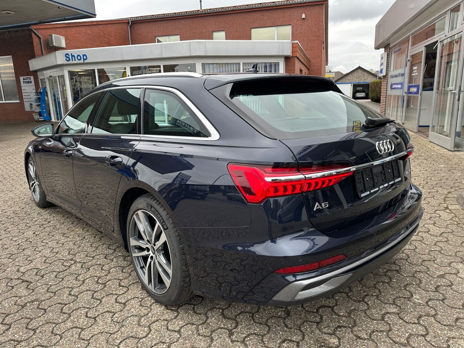 Fahrzeugabbildung Audi A6 Avant 40 TDI S line S Tronic ACC/Matrix/Navi