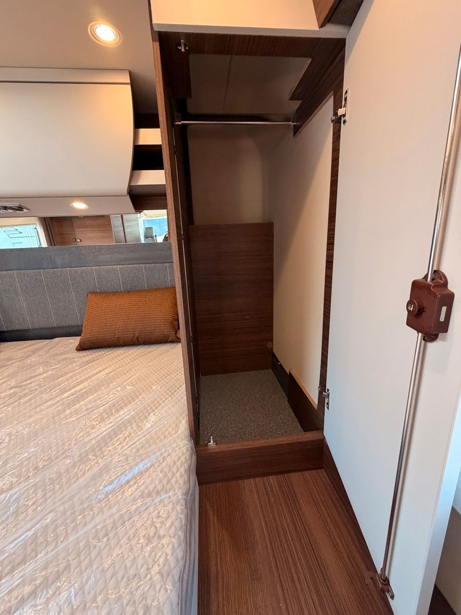 Fahrzeugabbildung Carthago chic c-line 5.0 QB L Queensbett Cortina