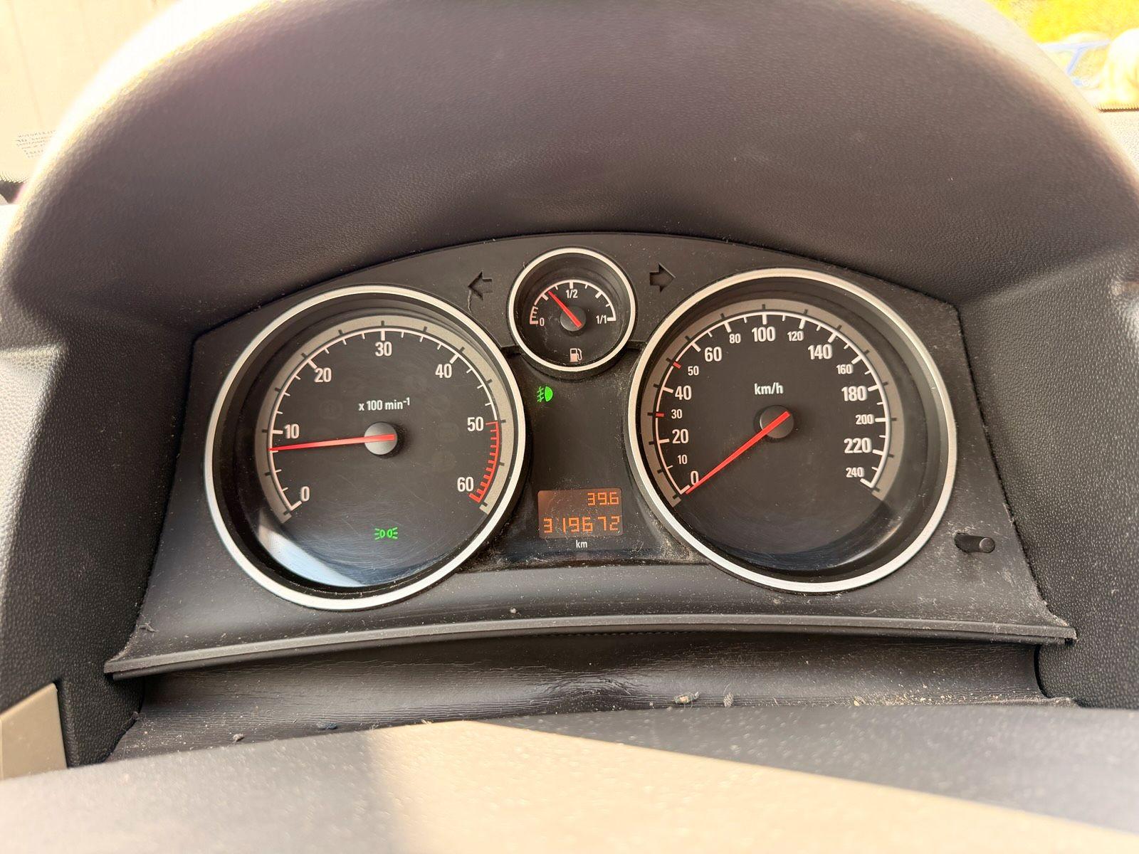 Opel Astra 2007 — photo 12