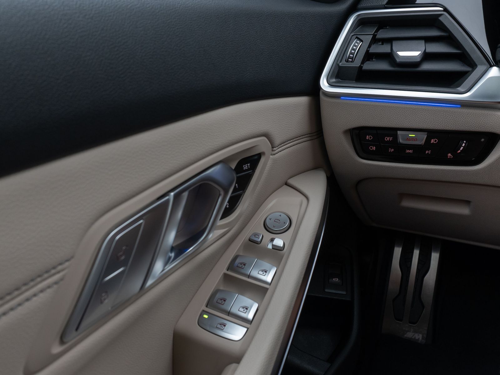 Fahrzeugabbildung BMW 320d M Sport Panorama Laser Kamera HUD DAB HiFi
