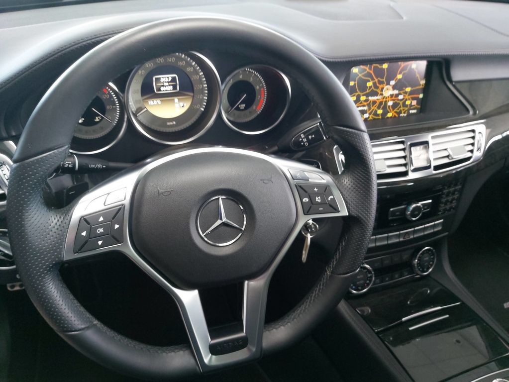 Mercedes-Benz CLS 500 Coupe AMG MEMORY TOTW LEDER AIRM DISTR