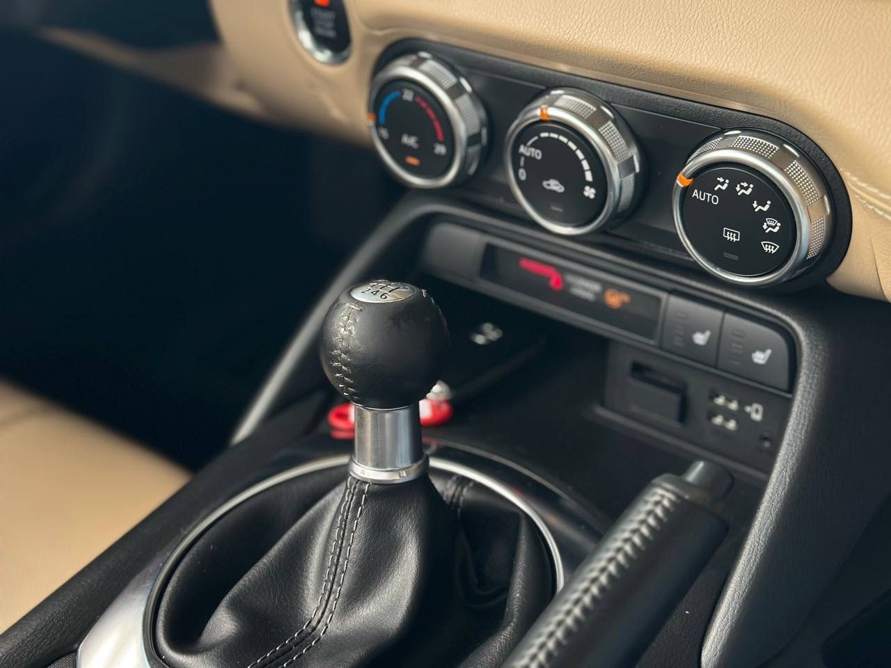 Fahrzeugabbildung Mazda MX-5 Selection KLIMA LED NAV LEDER