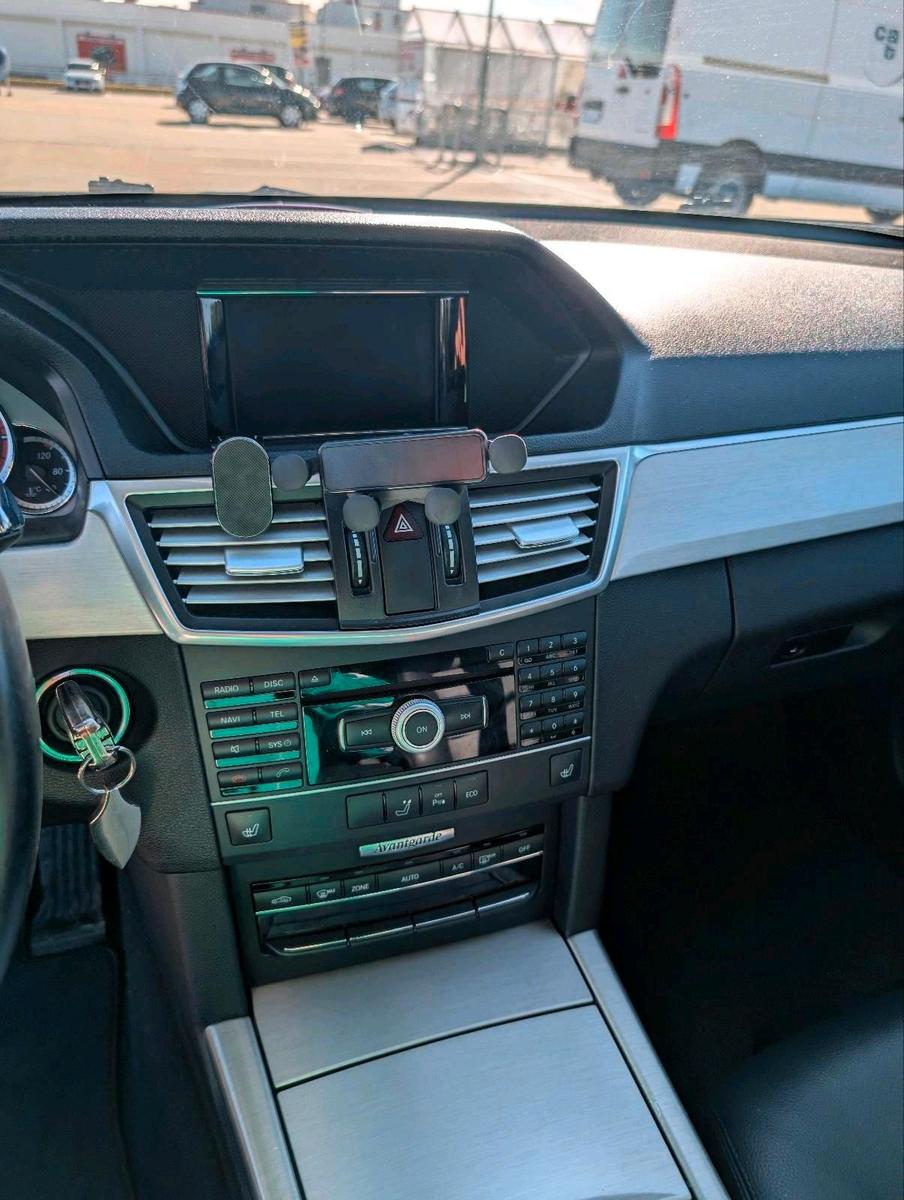 Mercedes-Benz E220 2012 — photo 10
