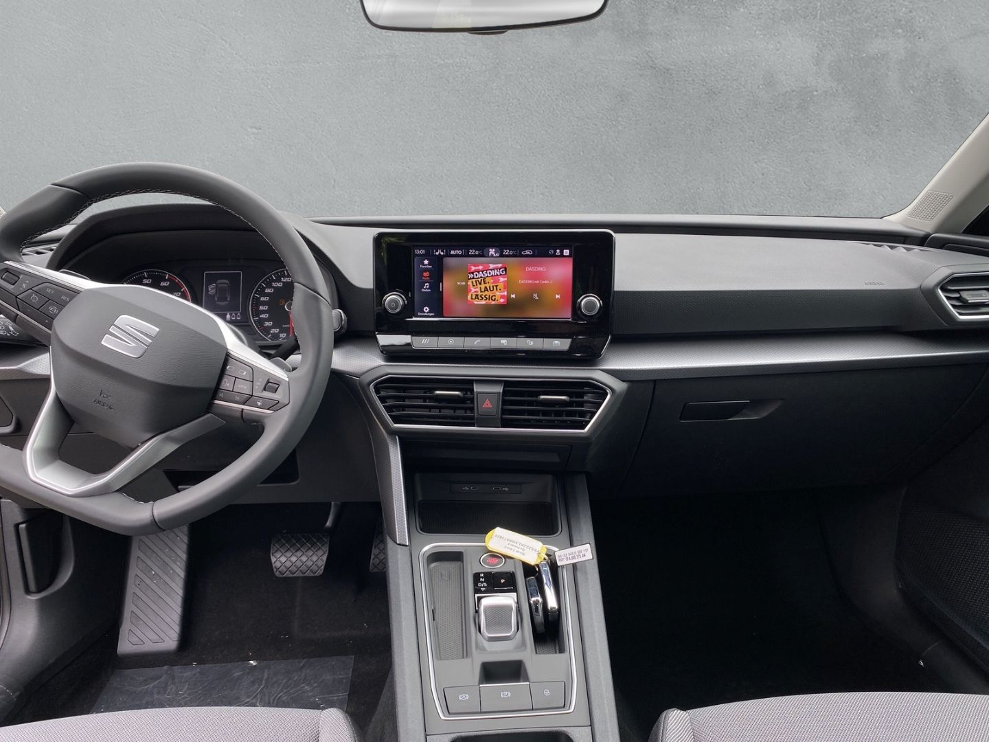 Fahrzeugabbildung SEAT Leon Sportstourer Style 1.5 eTSI EU6d
