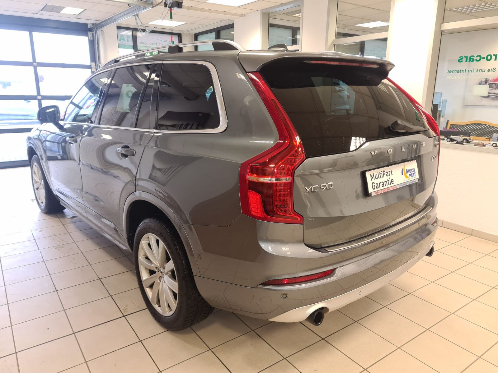 Fahrzeugabbildung Volvo XC90 Momentum AWD / LEDER / LED / NAVI /AHK 2,7t