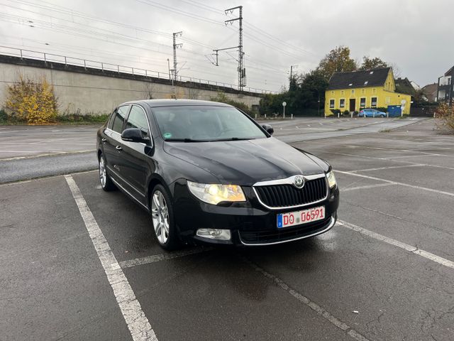 Skoda Superb 2.0 TDI/ Elegance/XENON/LEDER/PDC/LIM/