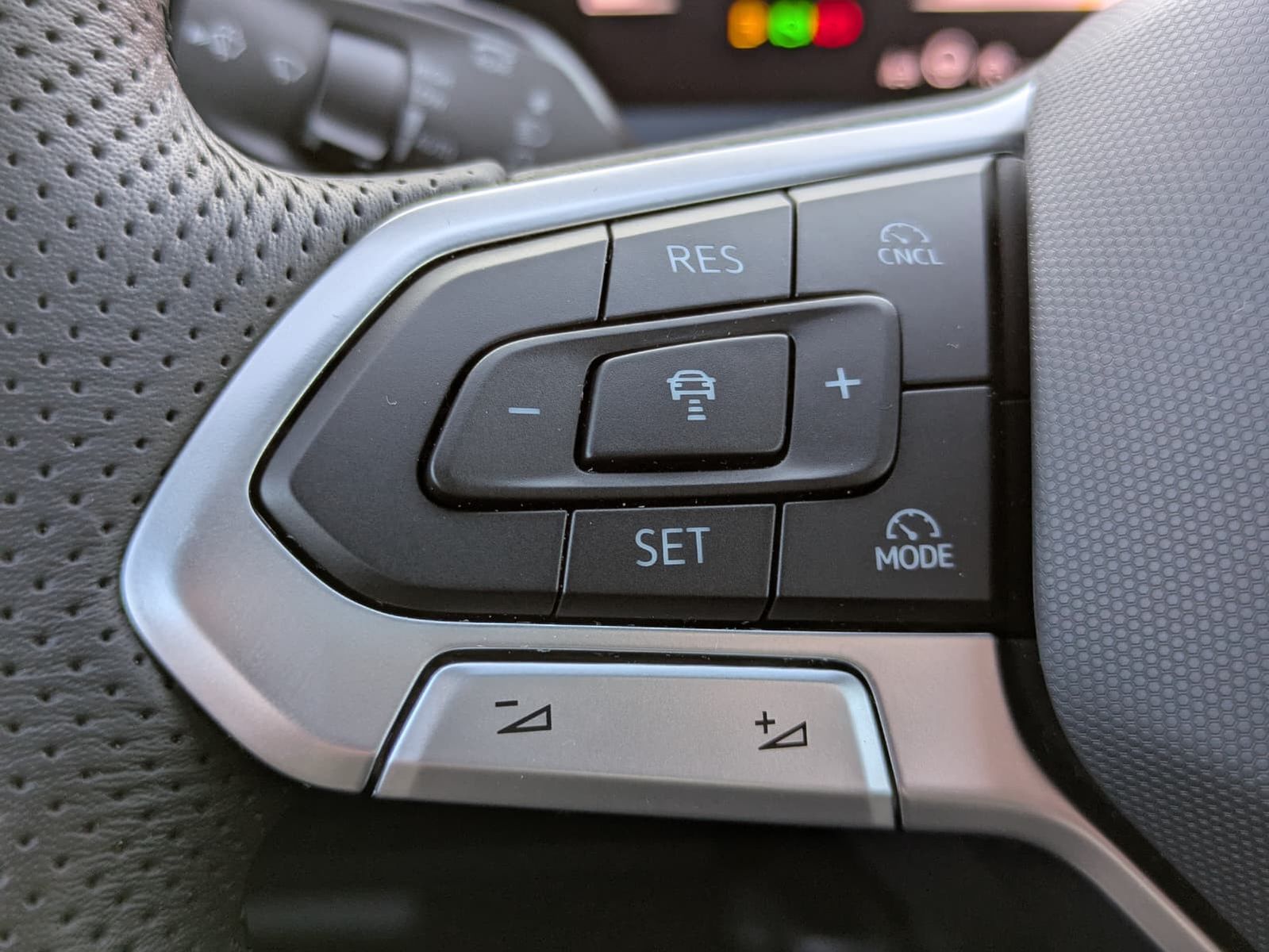 Fahrzeugabbildung Volkswagen Tayron 2.0 TDI 4M R-Line 7Si*MATRIX*AHK*PANO*HUD