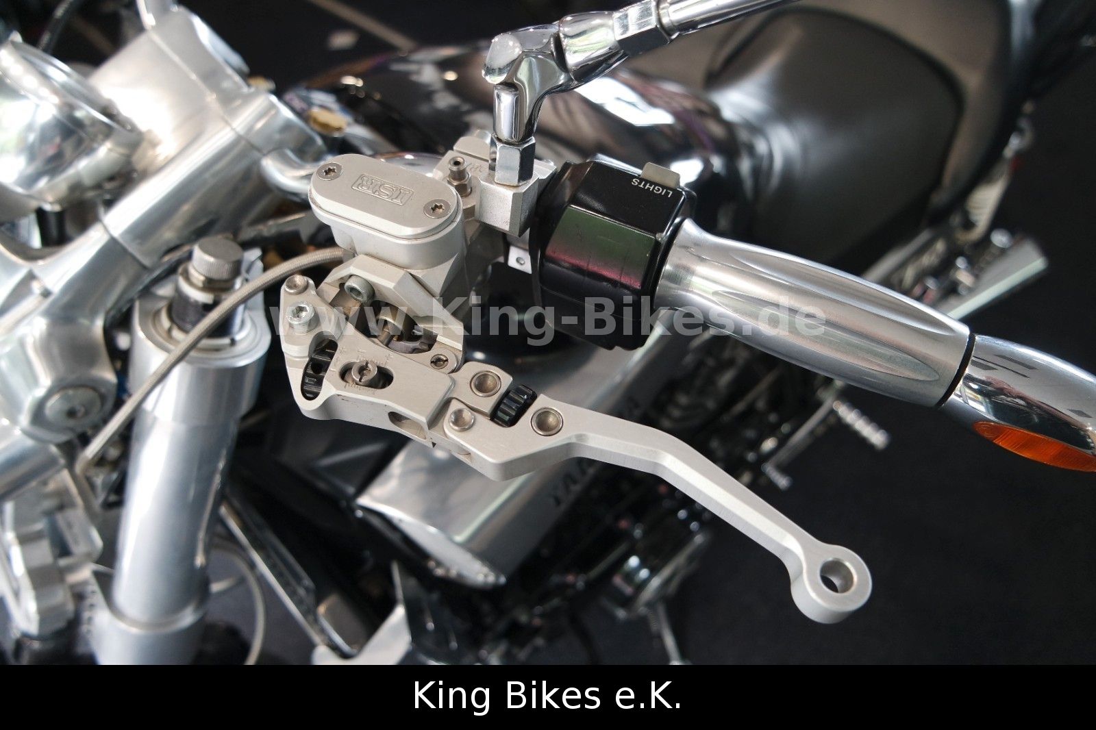 Fahrzeugabbildung Yamaha Vmax 1200 - Billet - White Power - Supertrapp