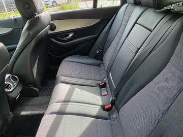 Mercedes E 220 - 5