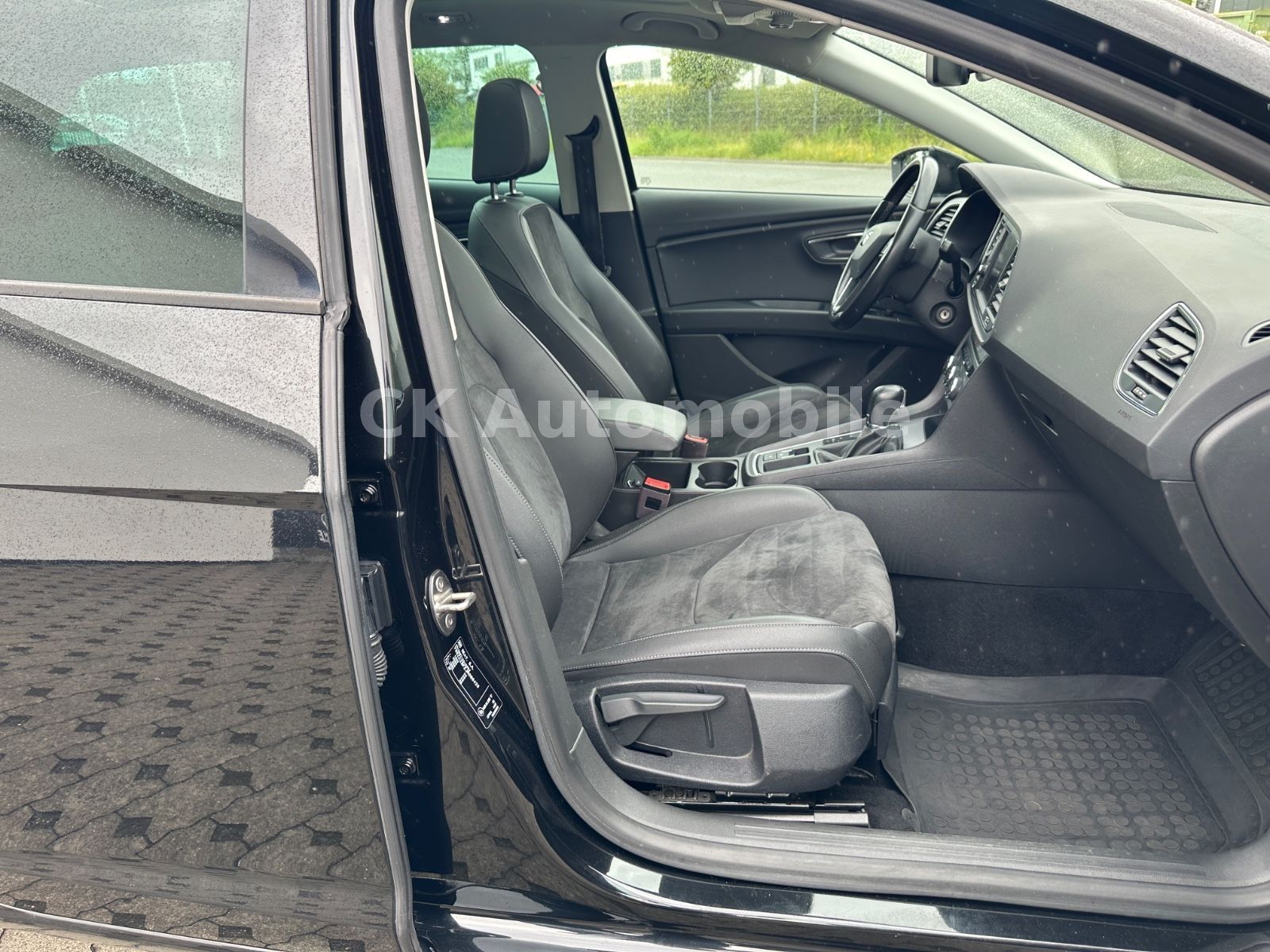 Fahrzeugabbildung SEAT Leon ST Style Automatik/Navi/Pano/Klimaa/LED/AHK