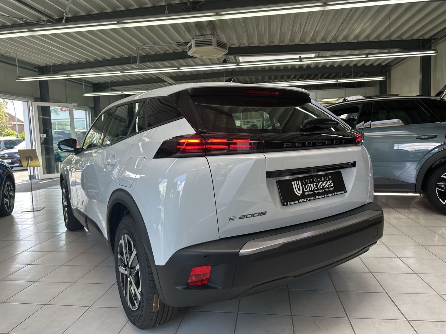 Peugeot 2008 STYLE Elektro 156 CarPlay Temp. imagem 3