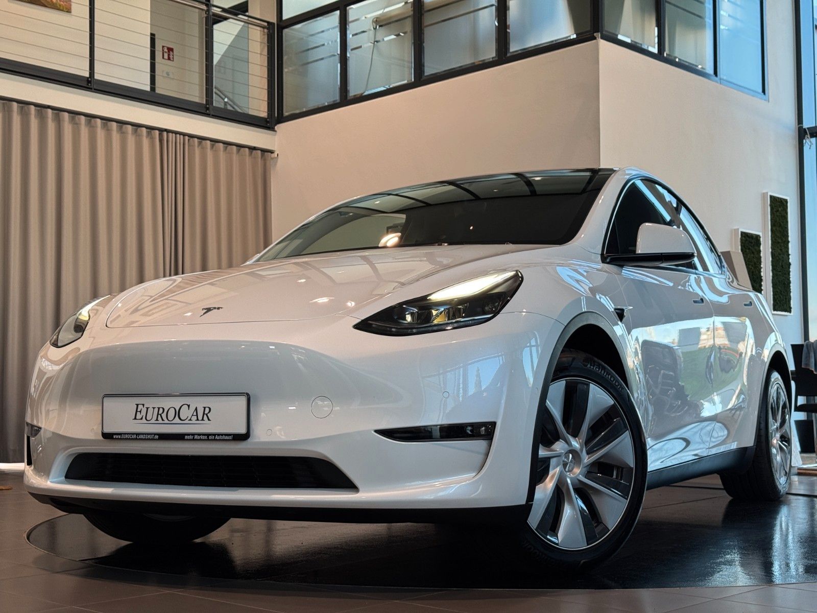 Tesla Model Y AWD Long Range Dual Motor Panorama LED