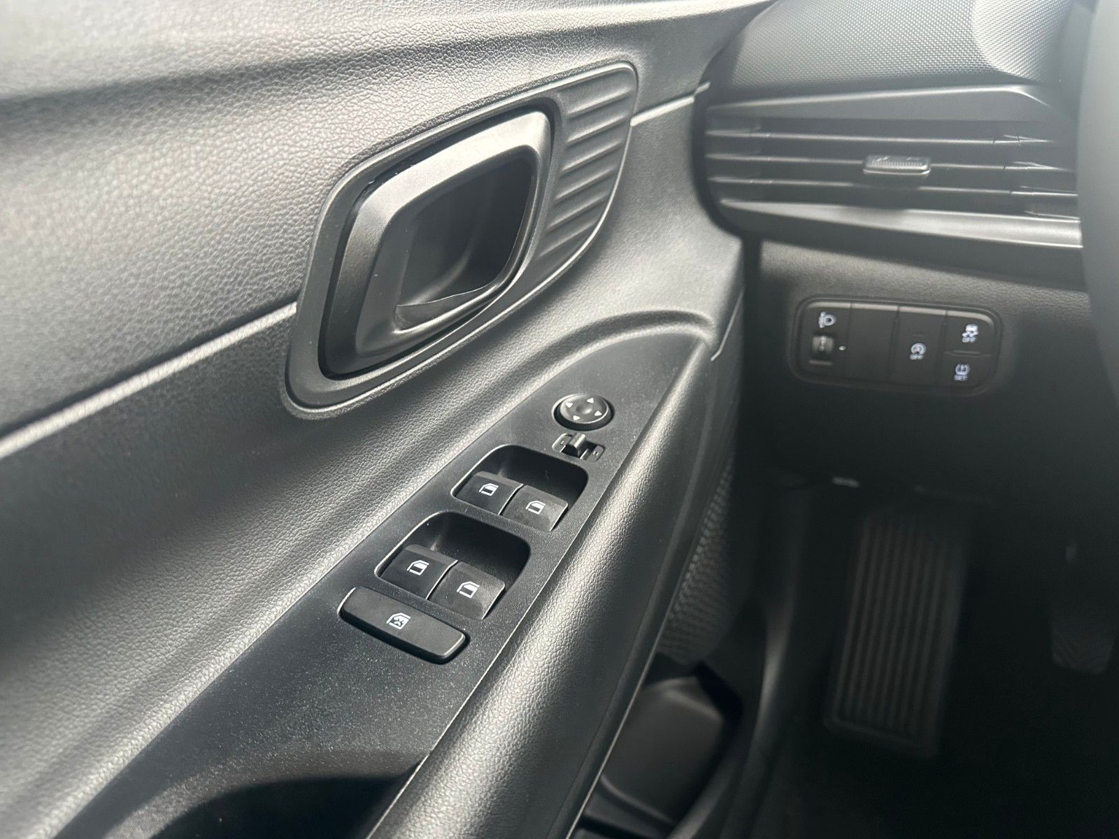 Fahrzeugabbildung Hyundai Bayon Select 100PS Navi/PDC/Kamera!