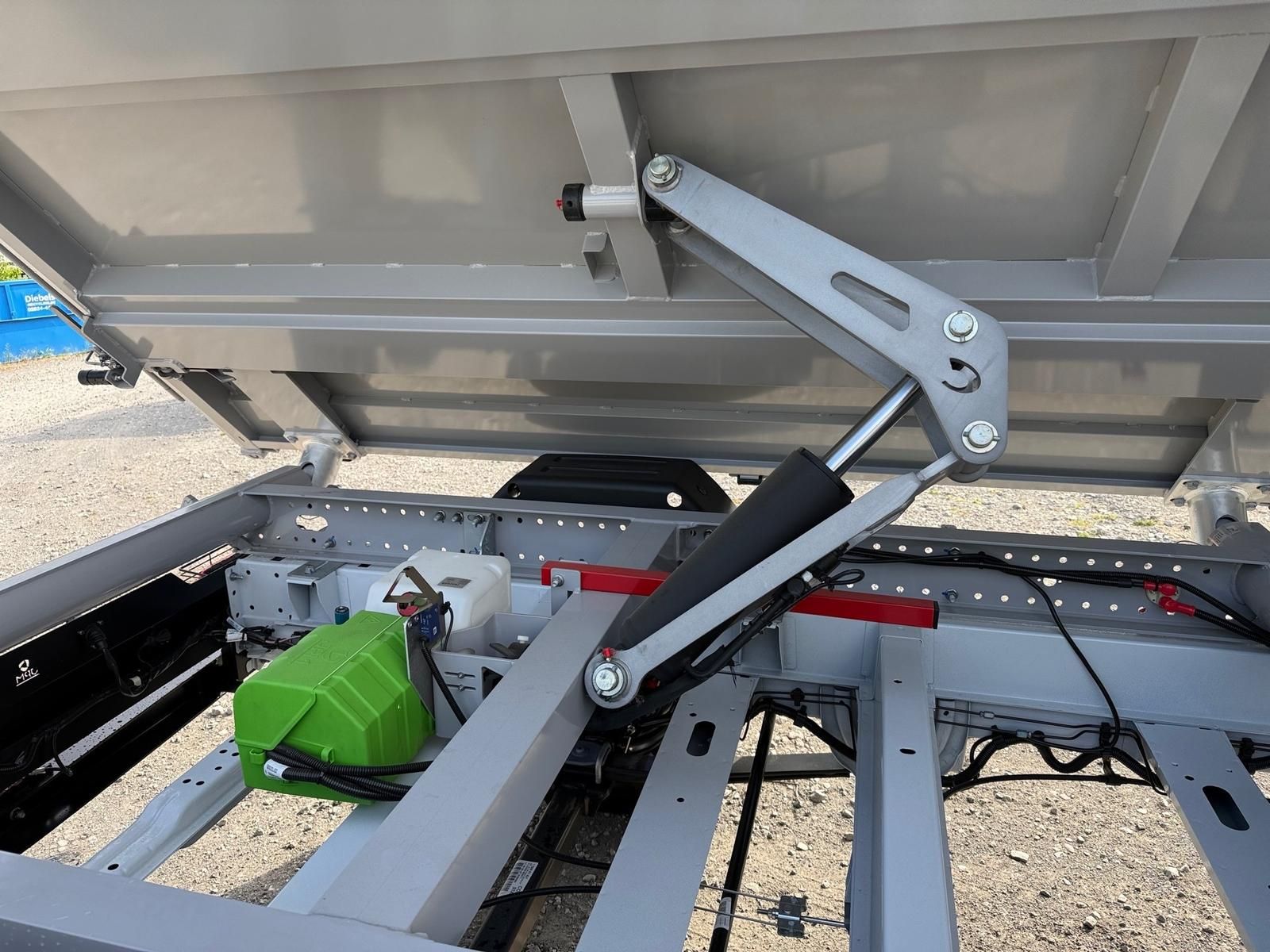 Fahrzeugabbildung Fiat Ducato Maxi L3 Dreiseitenkipper 180 MT6