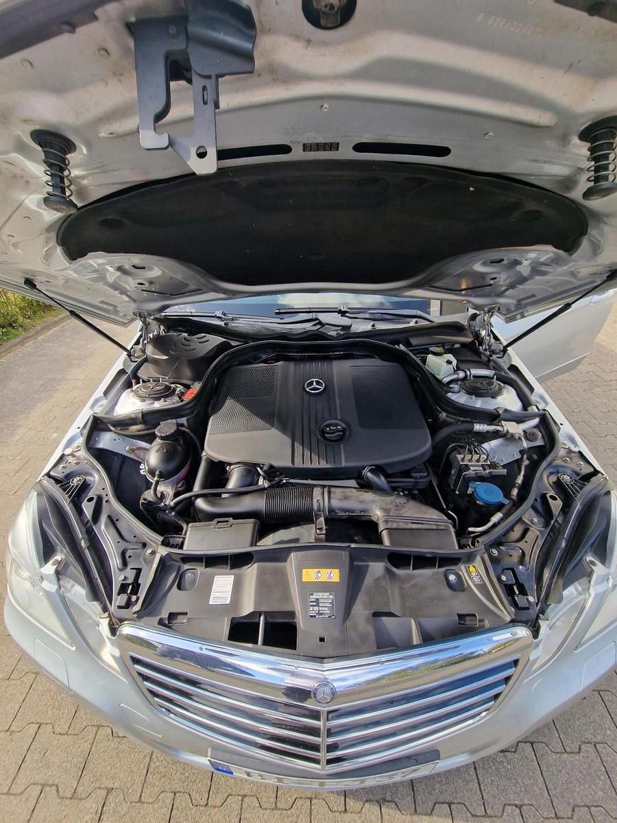 Mercedes-Benz E220 2011 — photo 8