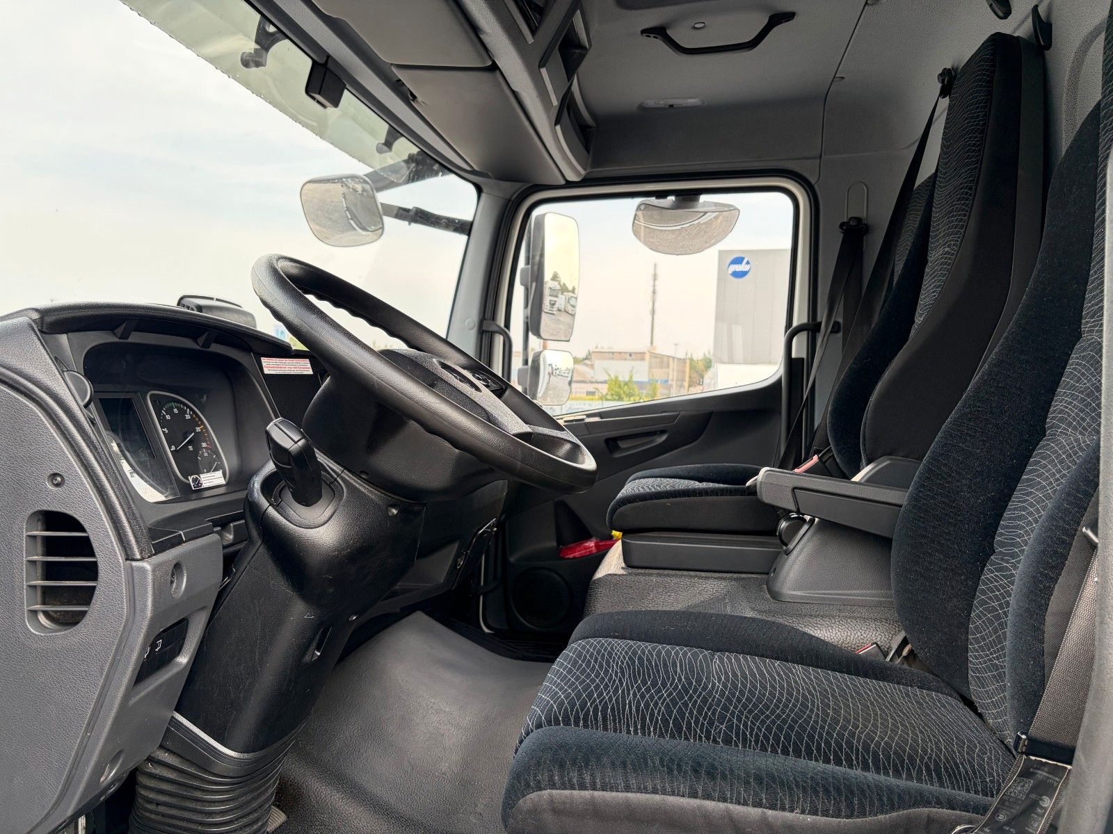 Fahrzeugabbildung Mercedes-Benz Atego 818 L Koffer LBW Klima Automatic