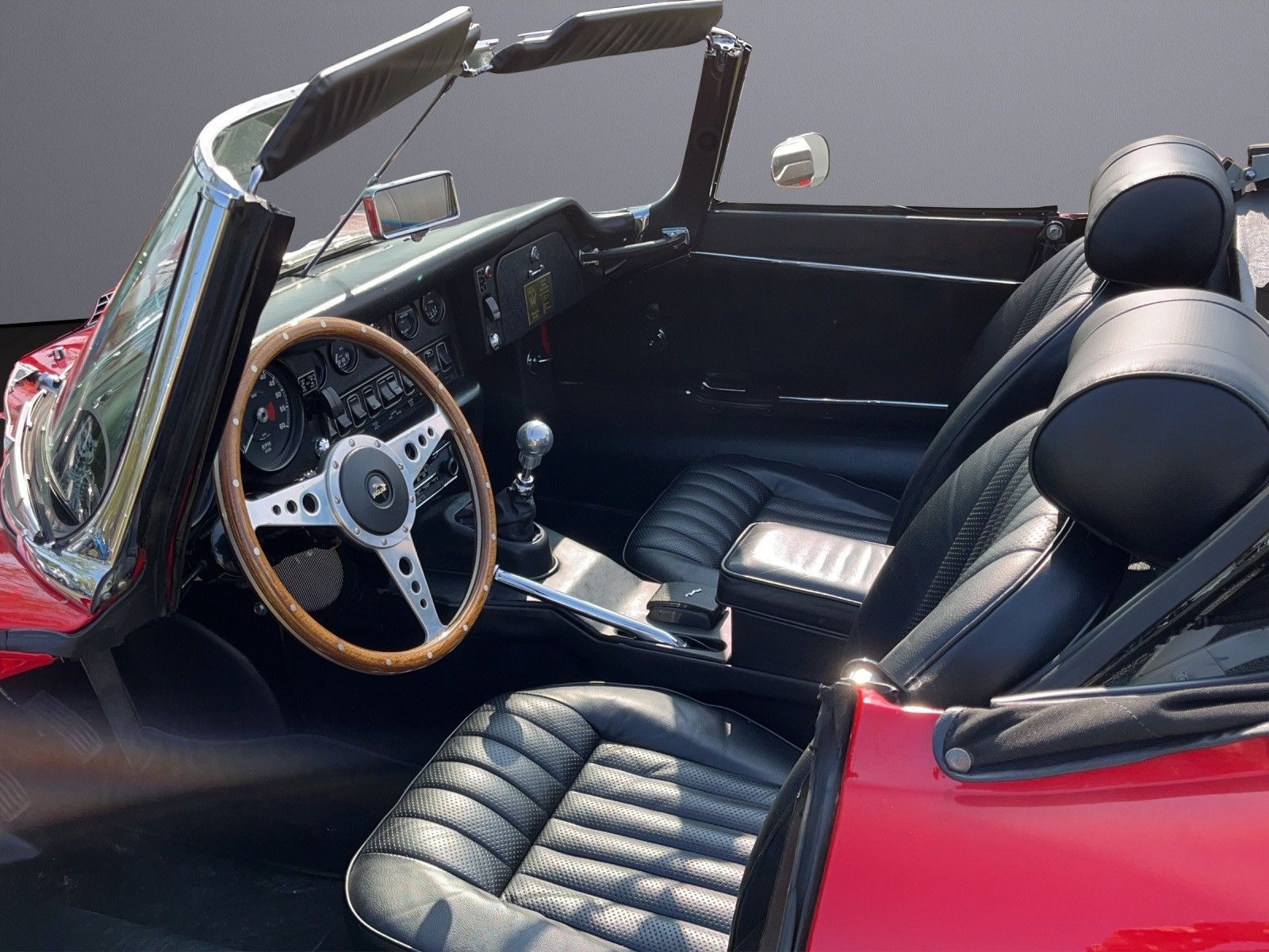 Fahrzeugabbildung Jaguar E-Type 4.2 Cabrio"Elke Sommer"Serie 2 retauriert