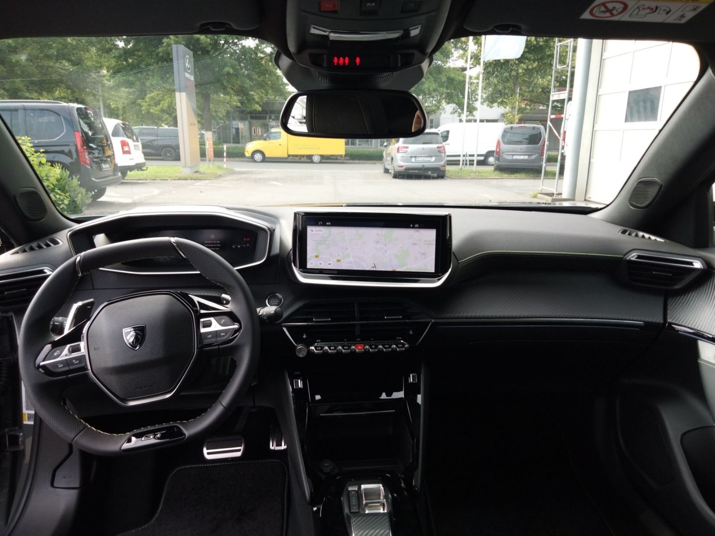 Fahrzeugabbildung Peugeot 2008 GT HYBRID 145 e-DSC6 El. Panodach Navi ACC