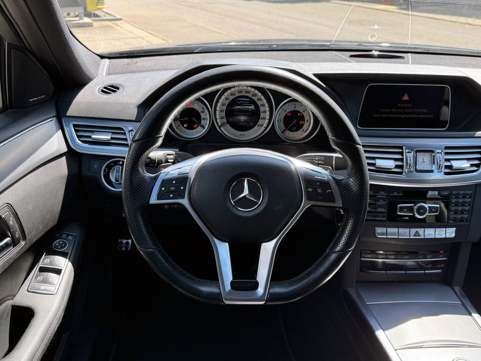 Fahrzeugabbildung Mercedes-Benz E 350 Avantgarde Bluetec MwSt. AHK 360° H&K  ACC