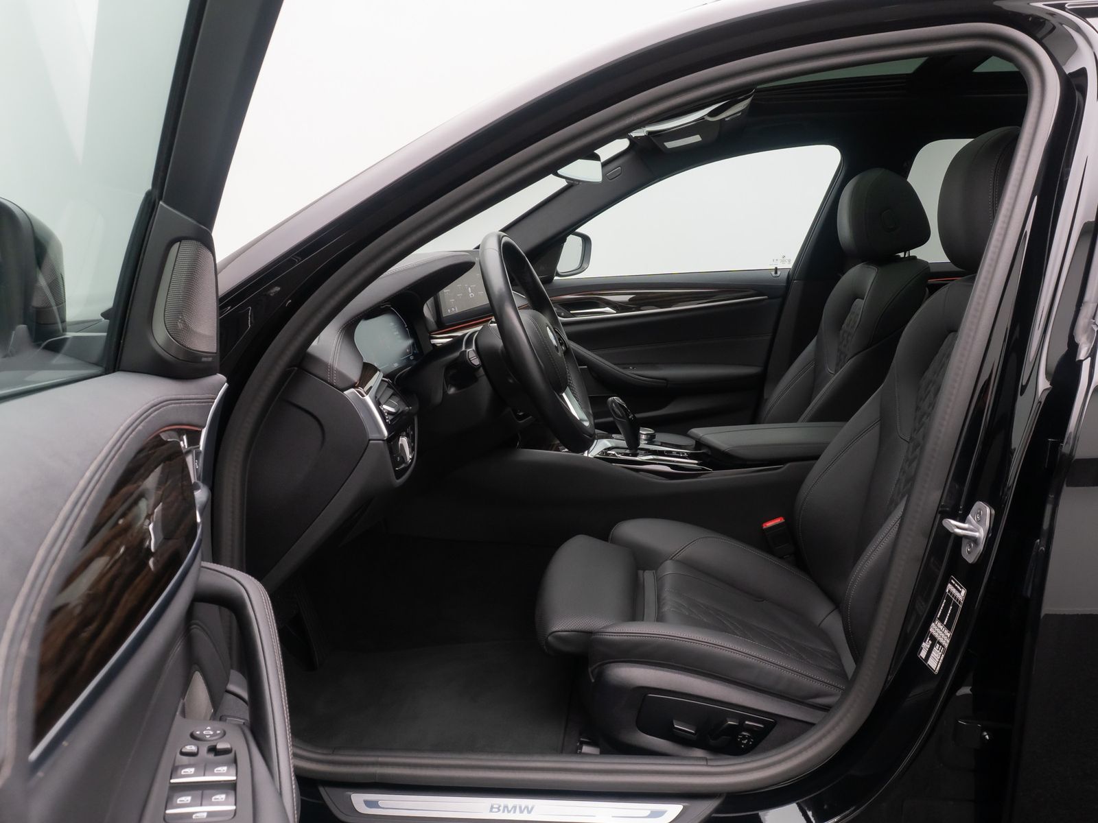 Fahrzeugabbildung BMW 520d Sport Kamera DAB Alarm Leder Panorama H/K