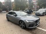 Volvo S90 B5 D AWD Geartronic R-Design R-Design - Volvo S90: Von Privat